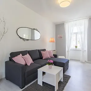 https://center-apartment-tina.in-istria.net